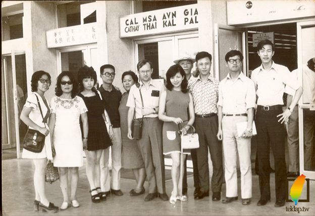 Image 7 — dans l’après-midi du 22 juin 1973, à l’aéroport, lors du cinquième départ de Maître Tung pour traiter le président Lon Nol.