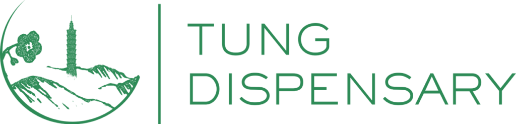 Logo horizontal de Tung Dispensary, projet de pratique humanitaire d'acupuncture Tung au Cambodge, à Taiwan, et à Pékin, permettant aux étudiants de la formation en acupuncture Tung de pratiquer.