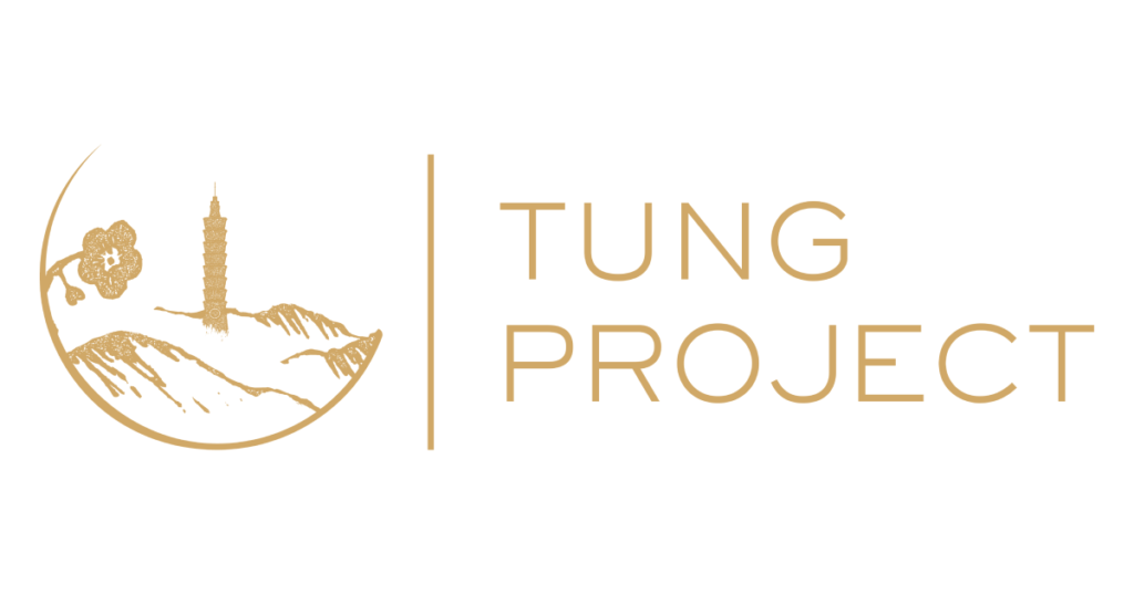 Logo horizontal du site acupuncturetung.com, site à la base de Tung Academy, la formation en acupuncture Tung et de Tung Research, projet de recherche sur la lignée Tung et les points d'acupuncture